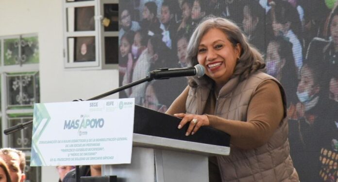 Ricardo Gallardo y Leonor Noyola renuevan Primaria en Av. de los Pinos