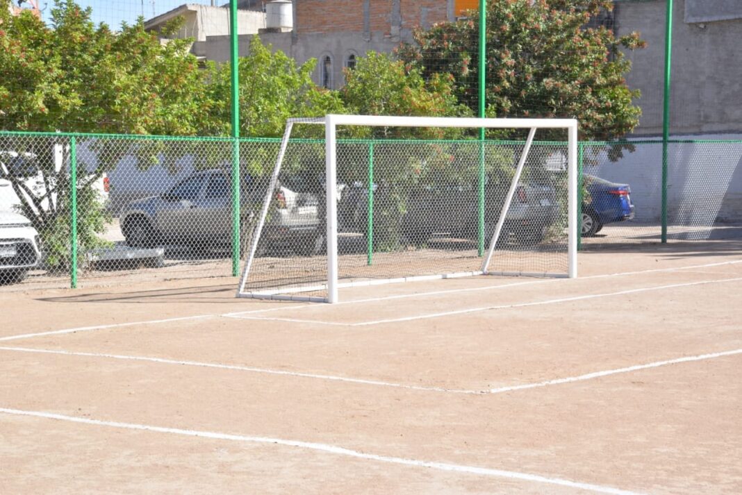 Ricardo Gallardo y Leonor Noyola renuevan Primaria en Av. de los Pinos