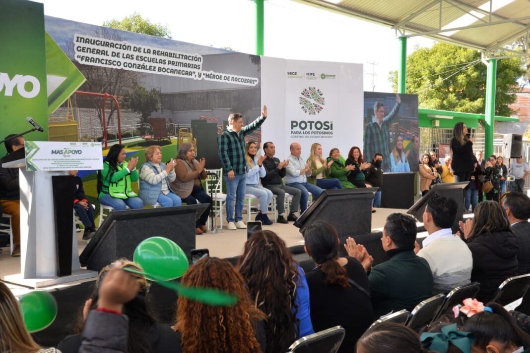 Ricardo Gallardo y Leonor Noyola renuevan Primaria en Av. de los Pinos