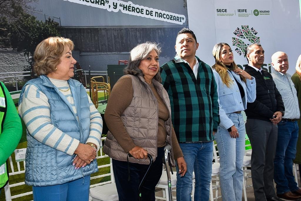 Ricardo Gallardo y Leonor Noyola renuevan Primaria en Av. de los Pinos