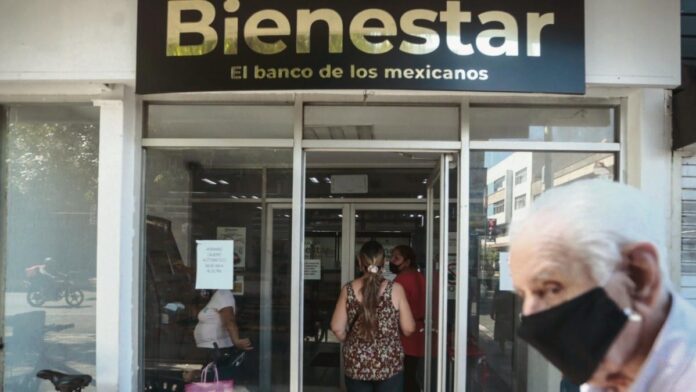 adultos mayores son despojados de su pension bienestar en san luis